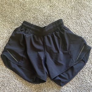 black lululemon hotty hot shorts